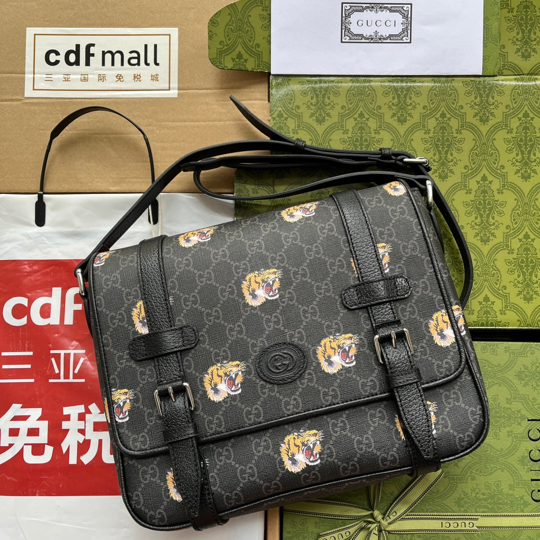 Gucci Tiger Print Messenger Bag 28 in Black Canvas and Leather Trim