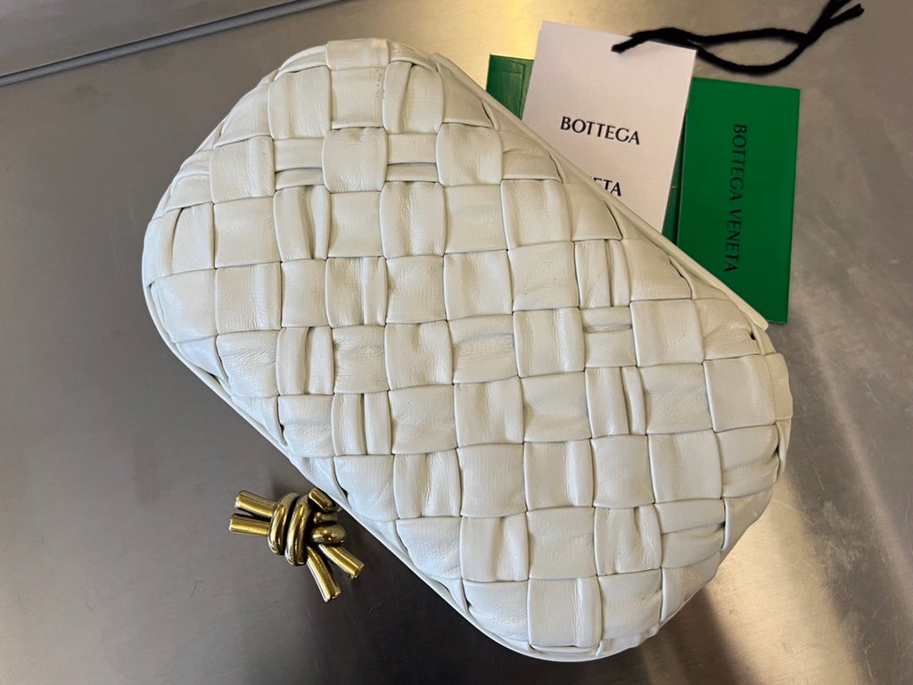 Bottega Veneta Knot 19 in White Lambskin Bag