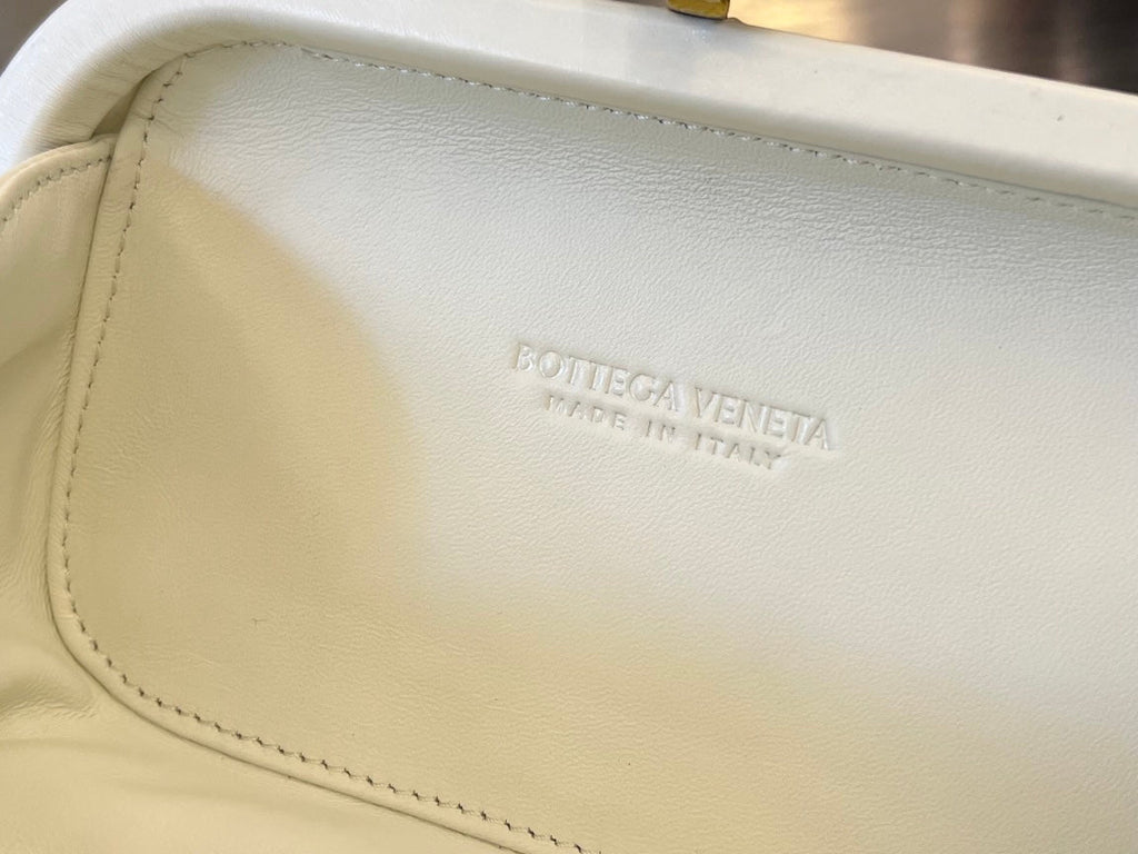 Bottega Veneta Knot 19 in White Lambskin Bag