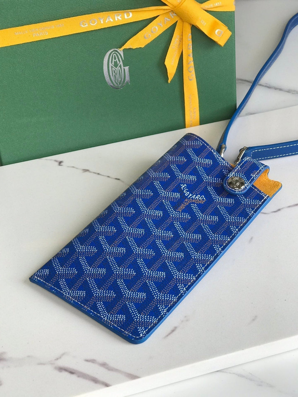 Goyard Montmartre GM Case 18 in Sapphire Blue Goyardine Canvas Bag