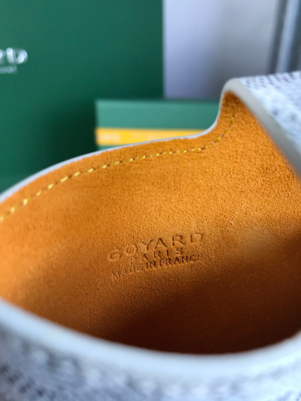 Goyard Montmartre GM Case 18 in White Goyardine Canvas Bag