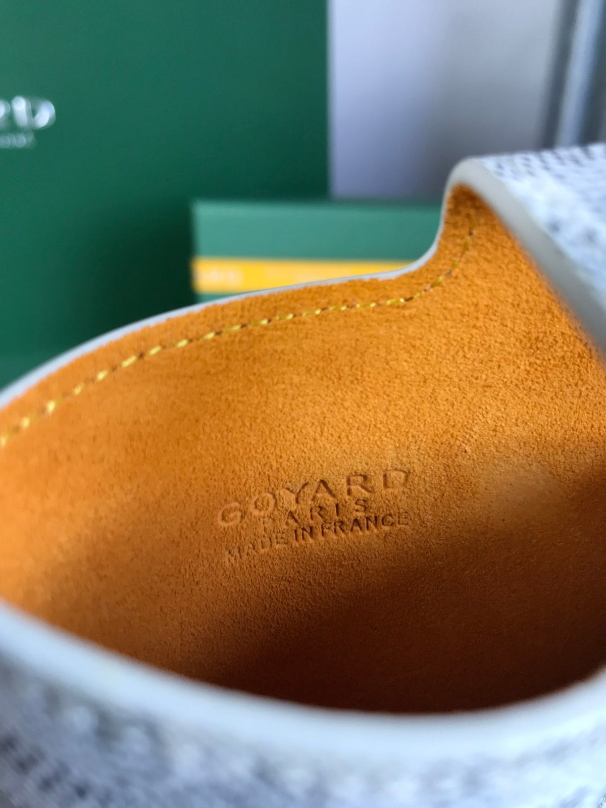 Goyard Montmartre GM Case 18 in White Goyardine Canvas Bag