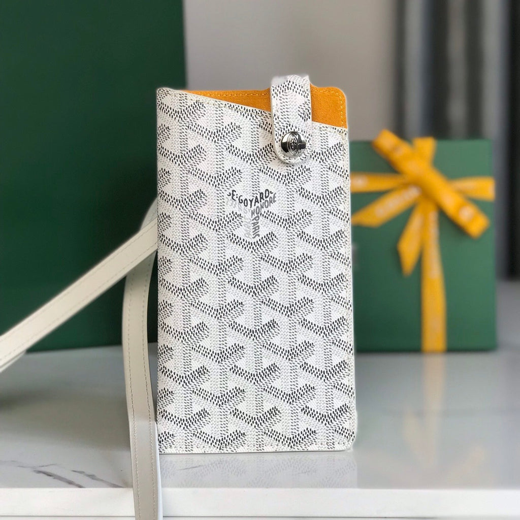 Goyard Montmartre GM Case 18 in White Goyardine Canvas Bag
