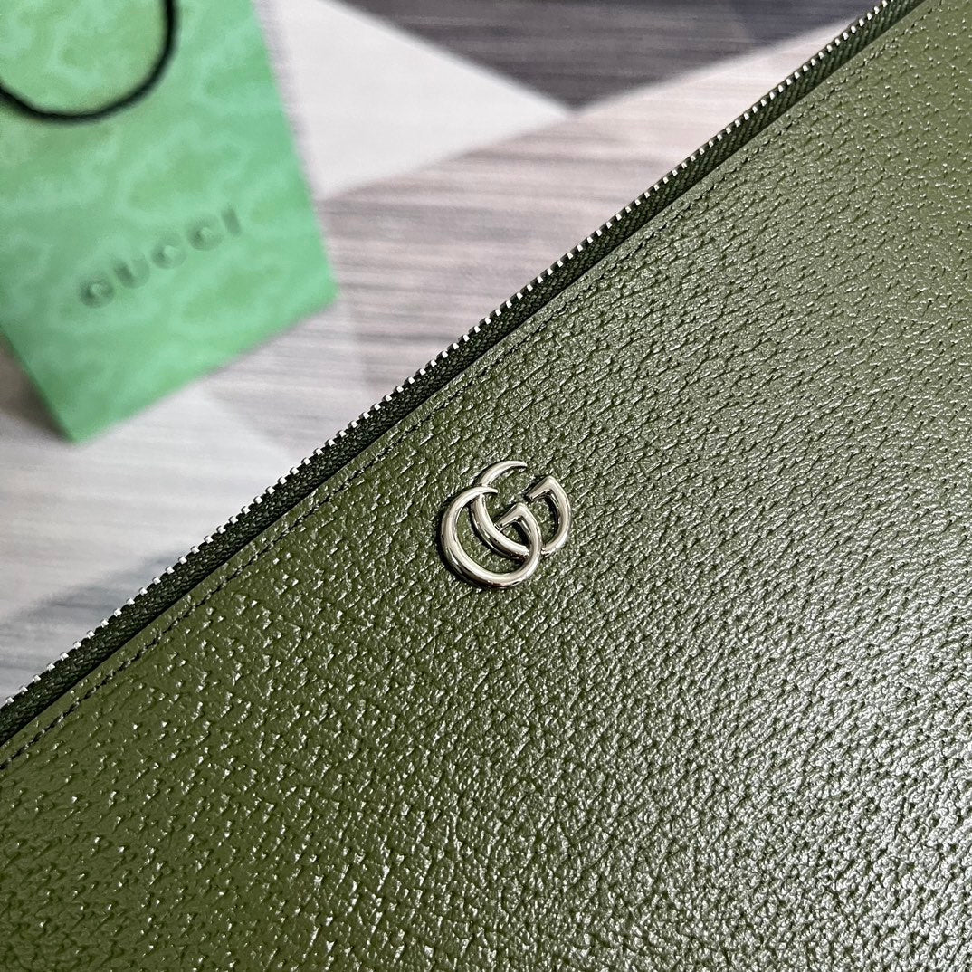 Gucci Marmont Pouch 30 in Army Green Lambskin