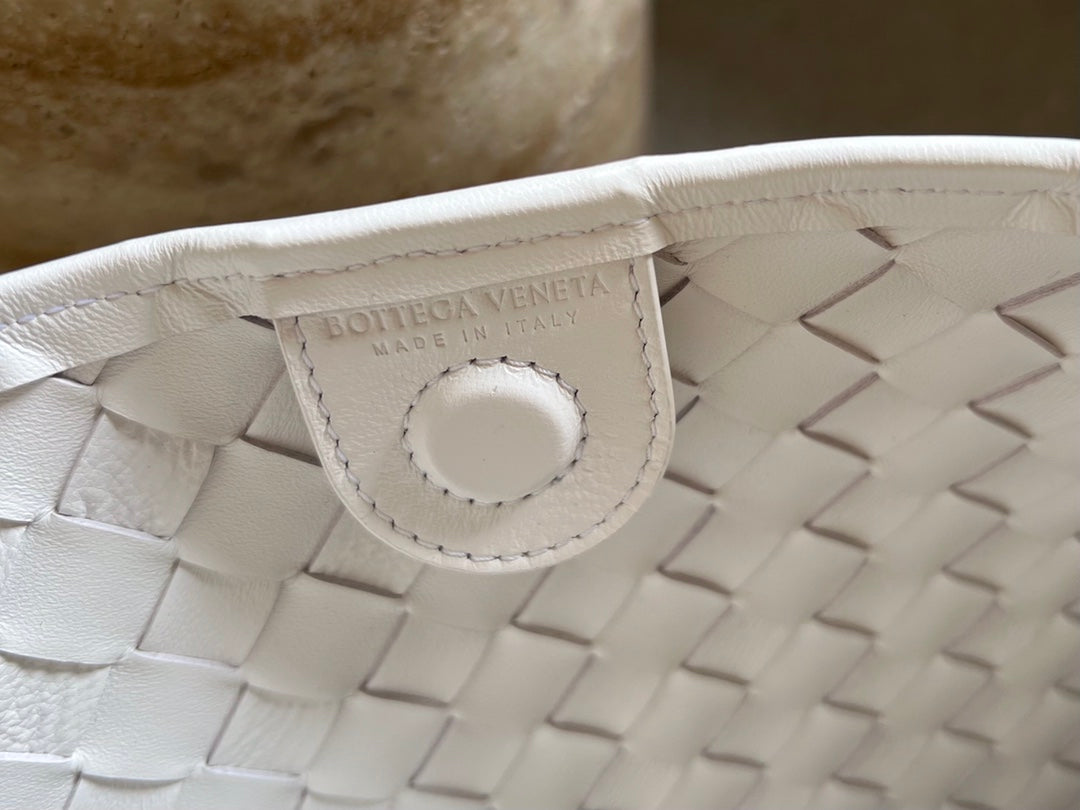 Bottega Veneta Sardine 33 with Chain in White Lambskin Bag