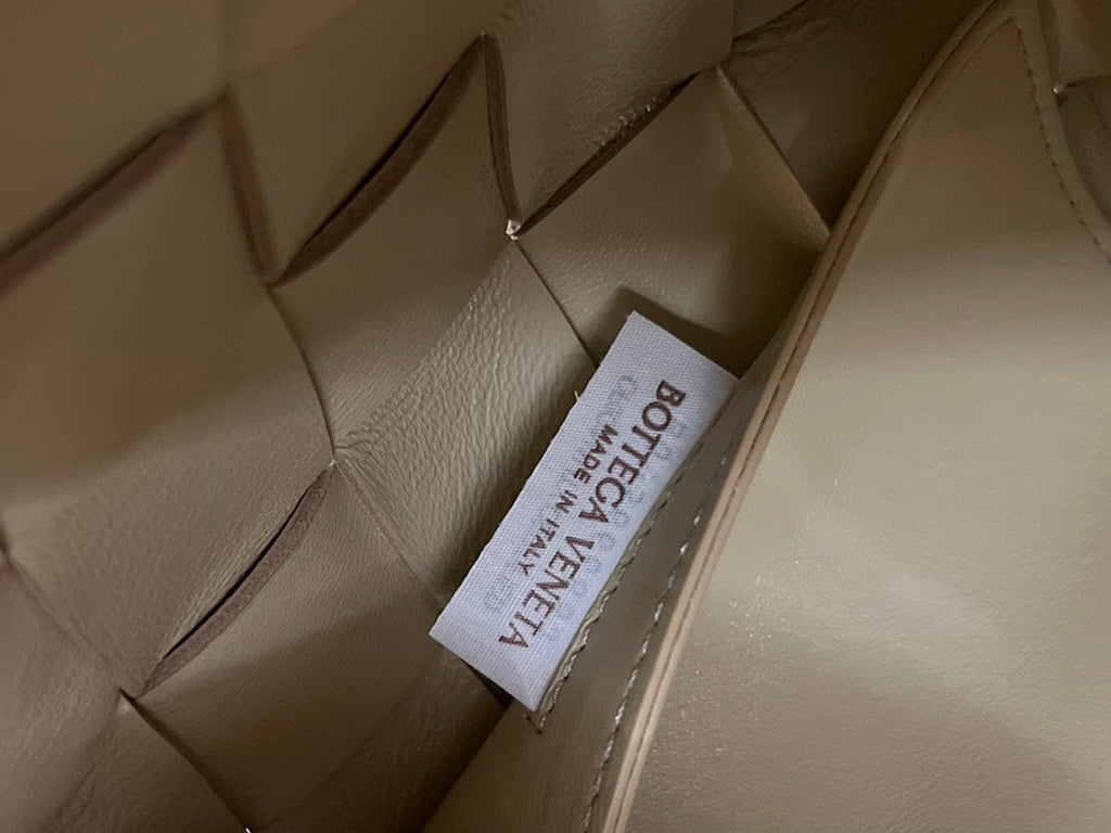 Bottega Veneta Medium 28 Cassette Beige Lambskin Bag