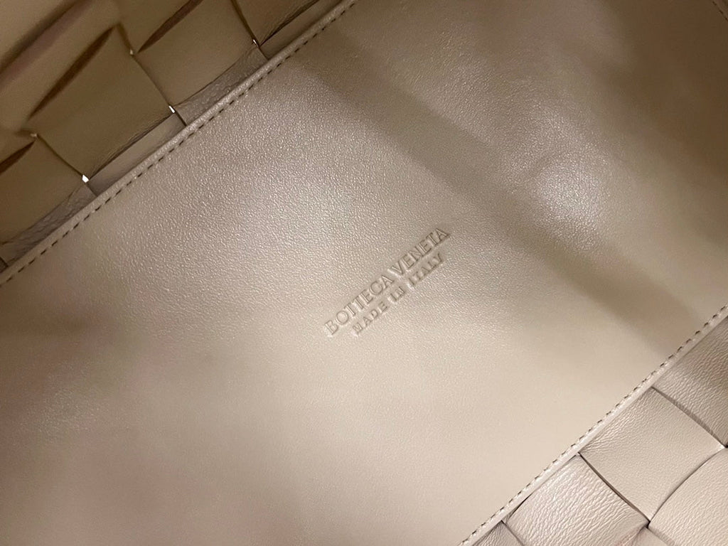 Bottega Veneta Medium 28 Cassette Beige Lambskin Bag