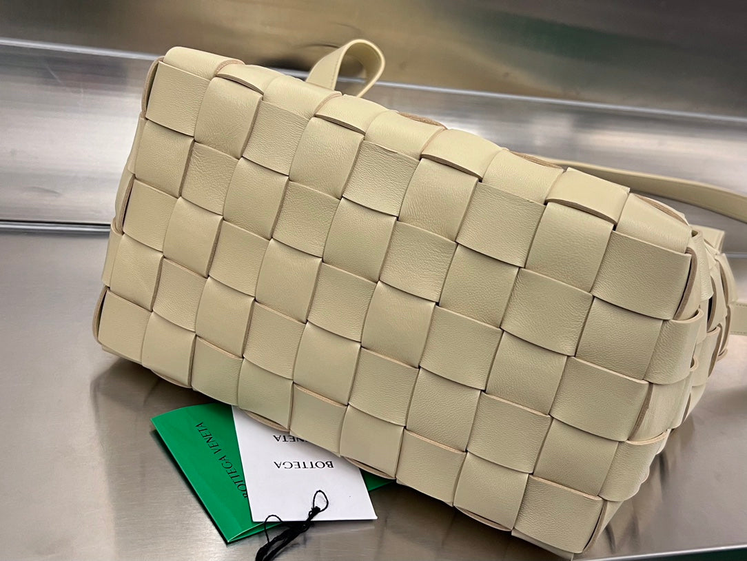 Bottega Veneta Medium 28 Cassette Beige Lambskin Bag