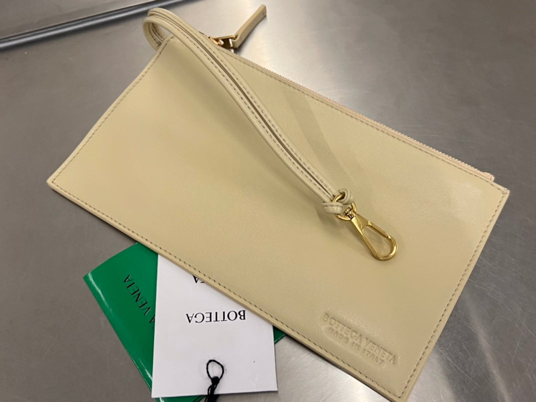 Bottega Veneta Medium 28 Cassette Beige Lambskin Bag