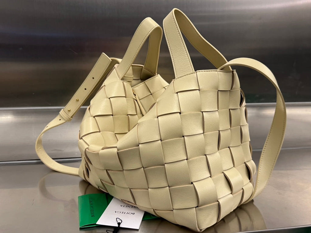 Bottega Veneta Medium 28 Cassette Beige Lambskin Bag