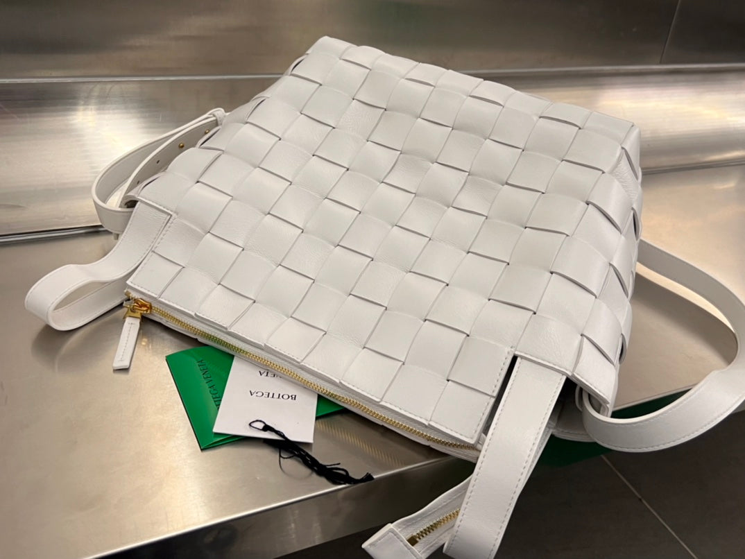 Bottega Veneta Medium 28 Cassette White Lambskin Bag