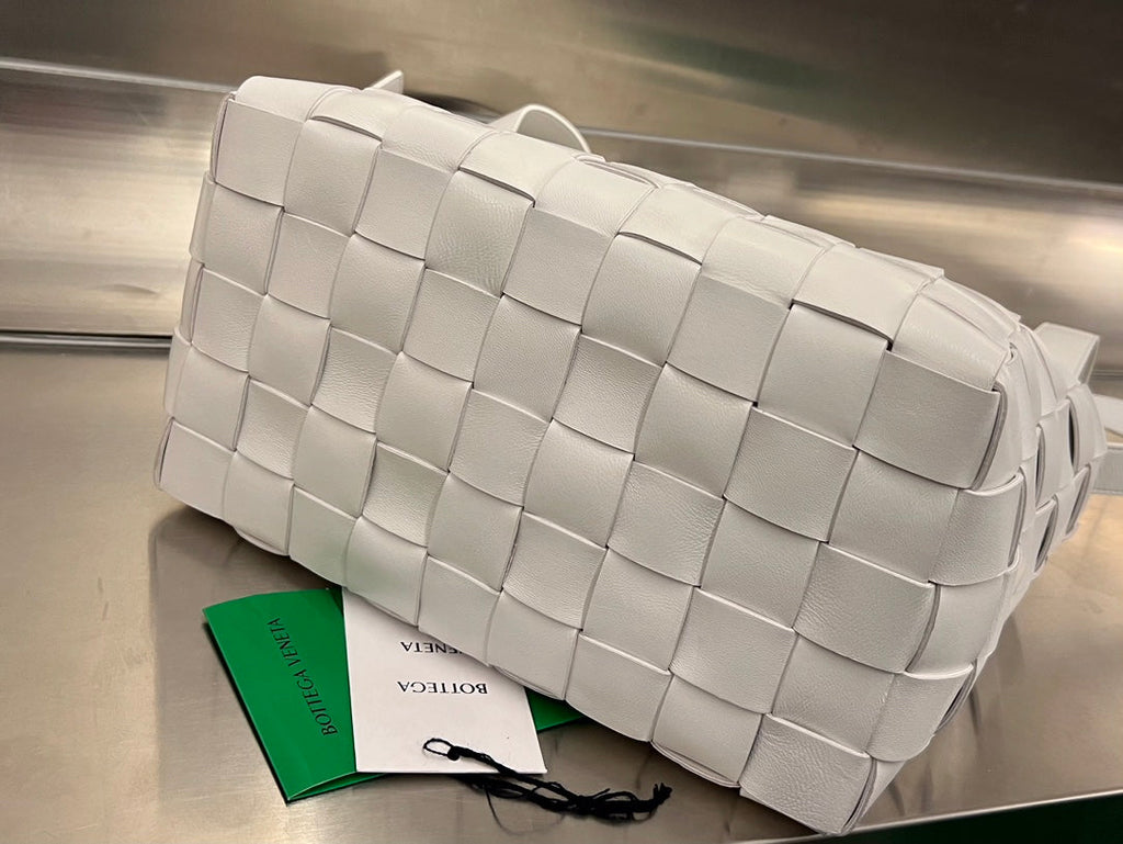Bottega Veneta Medium 28 Cassette White Lambskin Bag