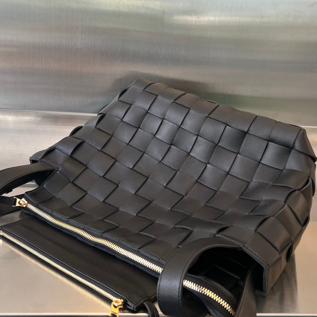 Bottega Veneta Medium 28 Cassette Black Lambskin Bag