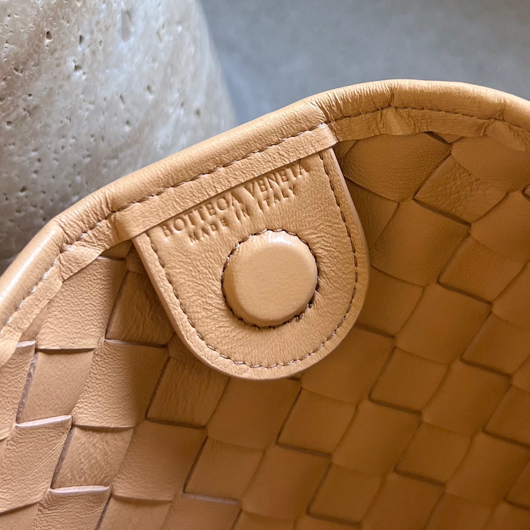 Bottega Veneta Sardine 33 with Chain in Dark Cream Lambskin Bag