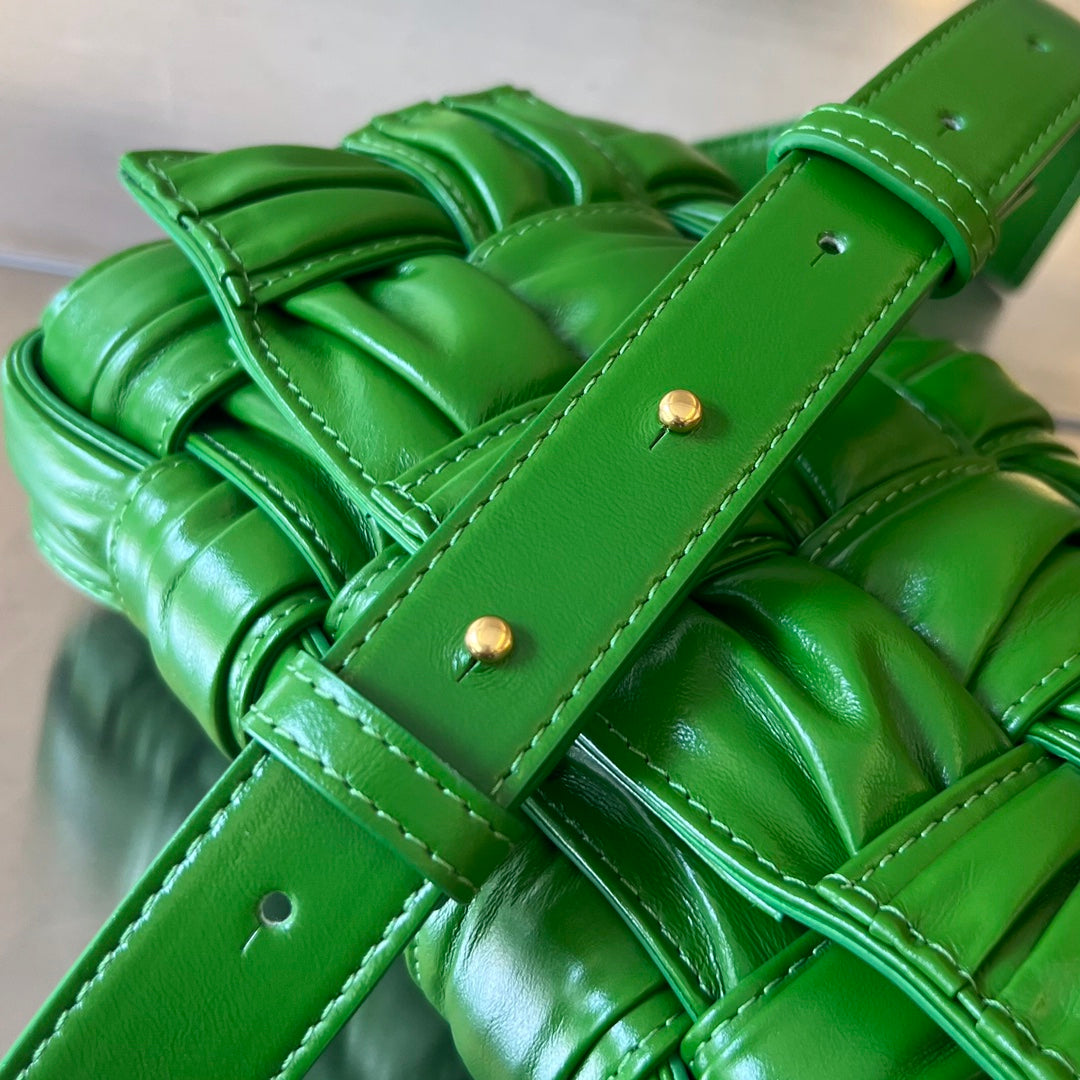 Bottega Veneta Mini Cassette 19 in Shamrock Green Soft Lambskin Bag
