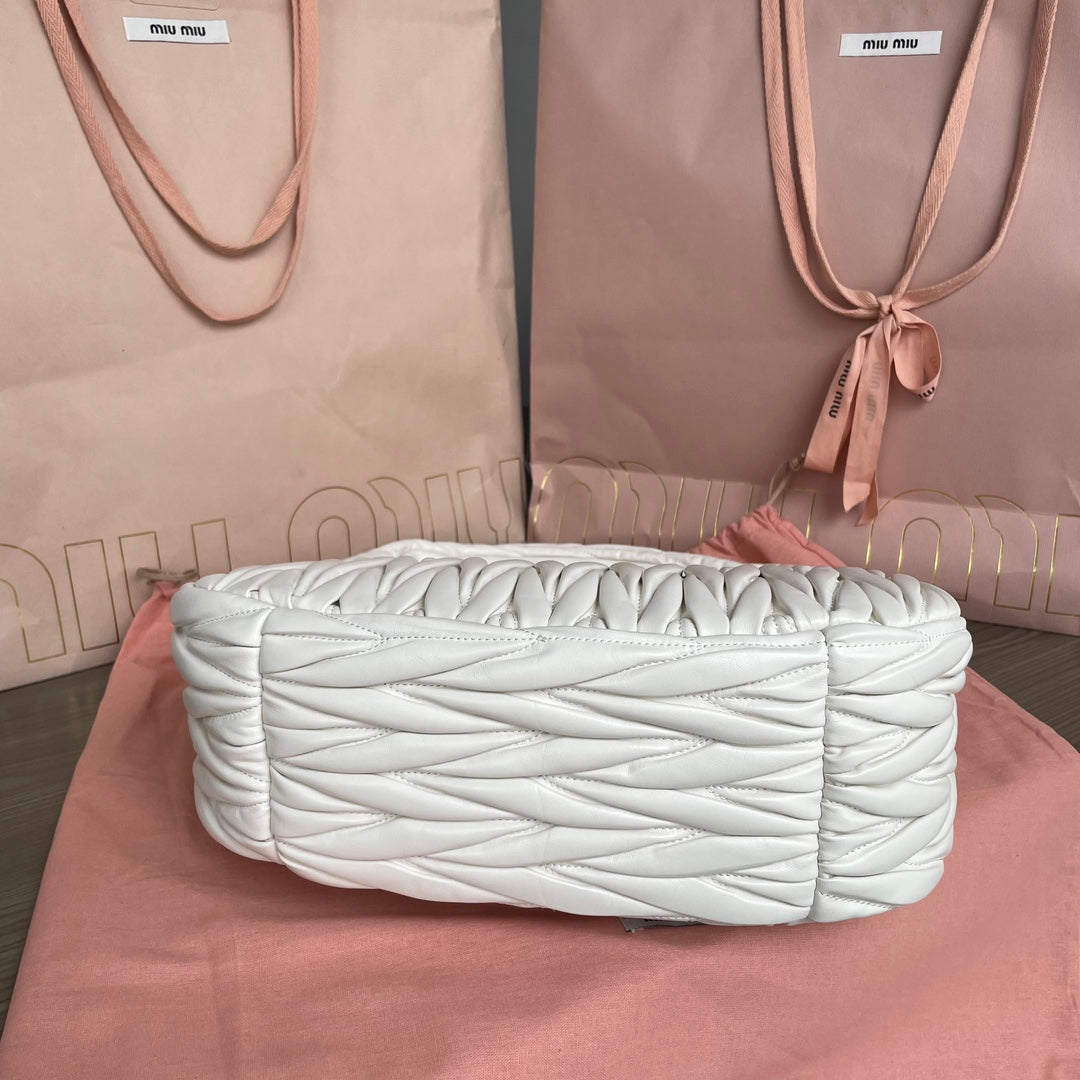Wander 29 Bag in White Lambskin