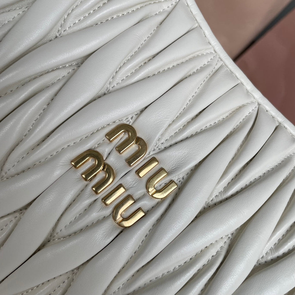 Wander 29 Bag in White Lambskin