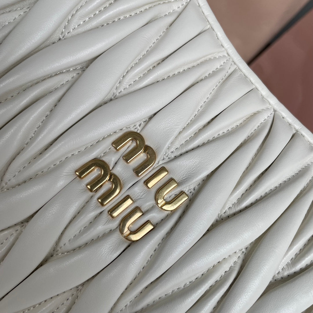 Wander 29 Bag in White Lambskin