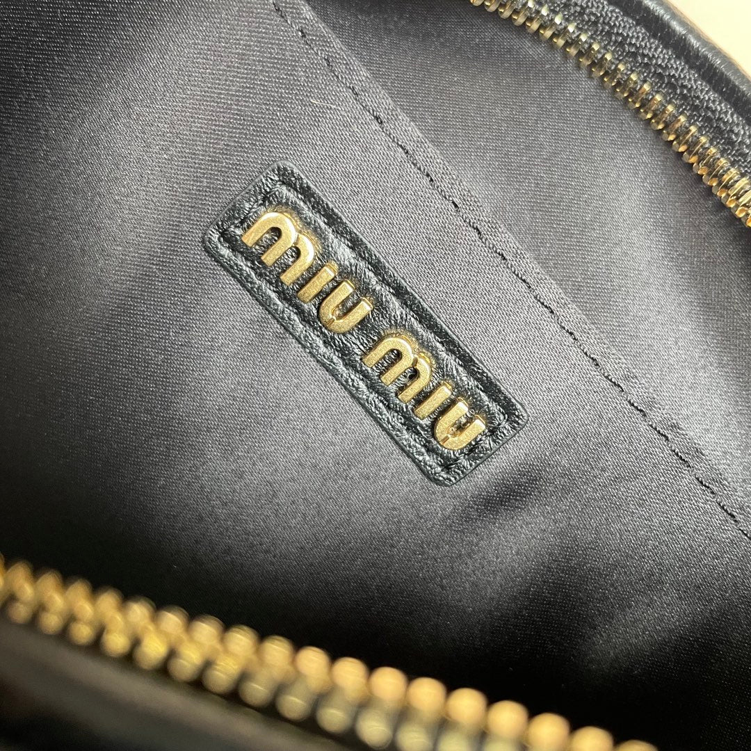Wander 29 Bag in Black Lambskin