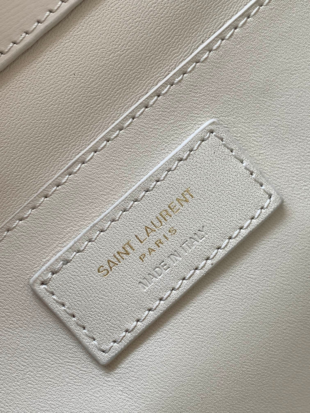 Saint Laurent Manhattan 29 Top-Handle in Smooth White Calfskin Bag