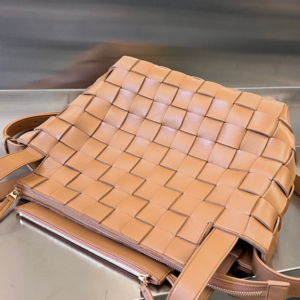 Bottega Veneta Medium 28 Cassette Peanut Brown Lambskin Bag