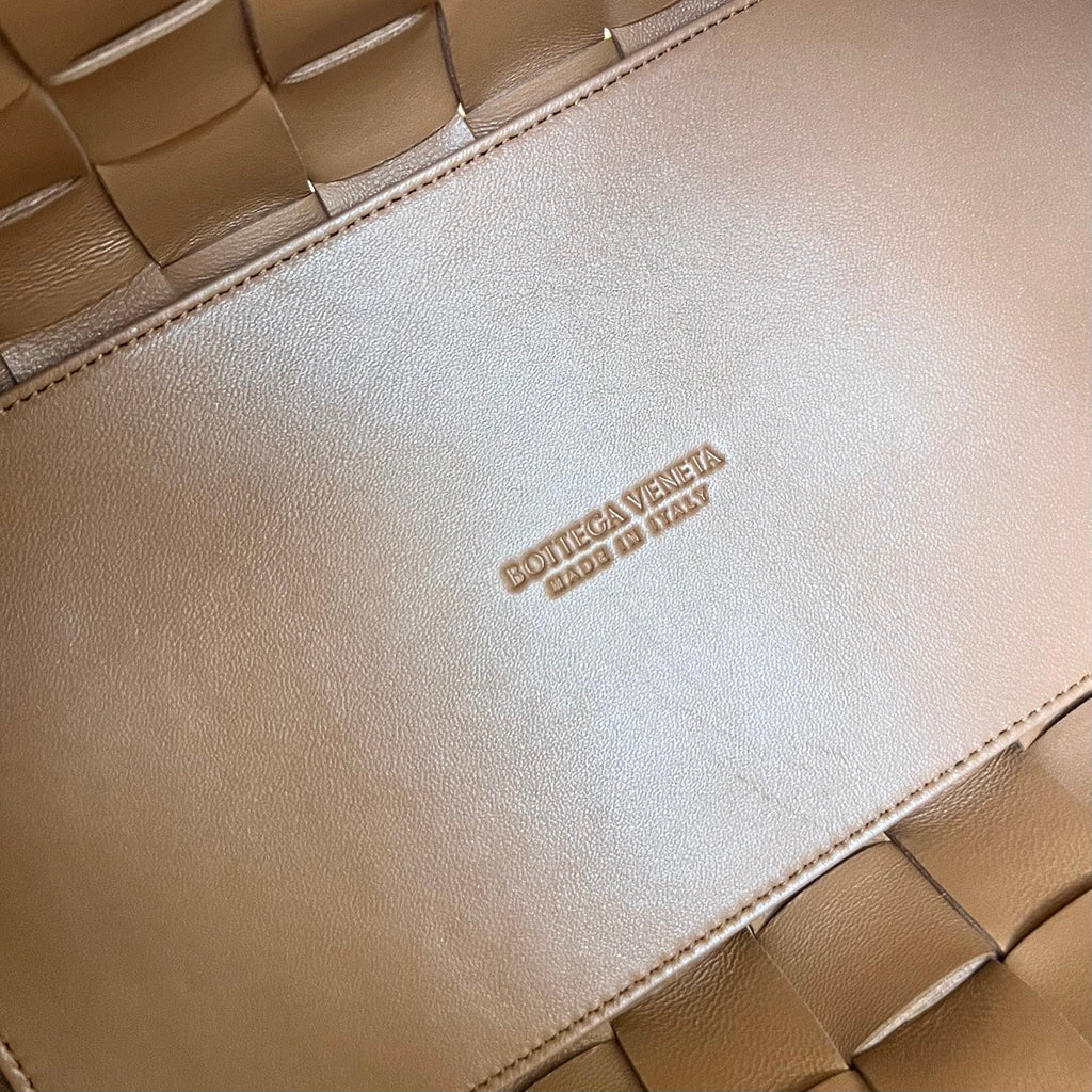 Bottega Veneta Medium 28 Cassette Peanut Brown Lambskin Bag