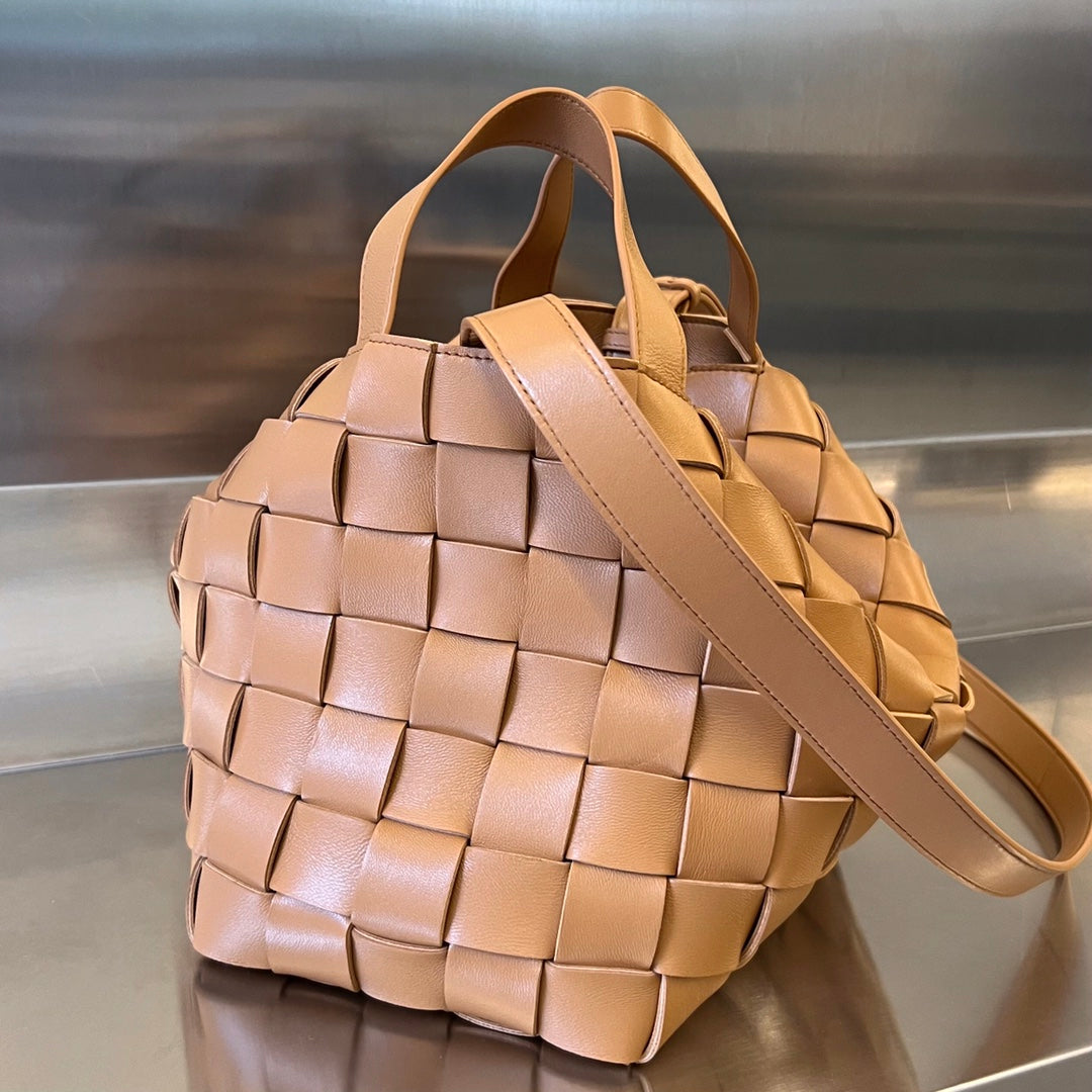 Bottega Veneta Medium 28 Cassette Peanut Brown Lambskin Bag