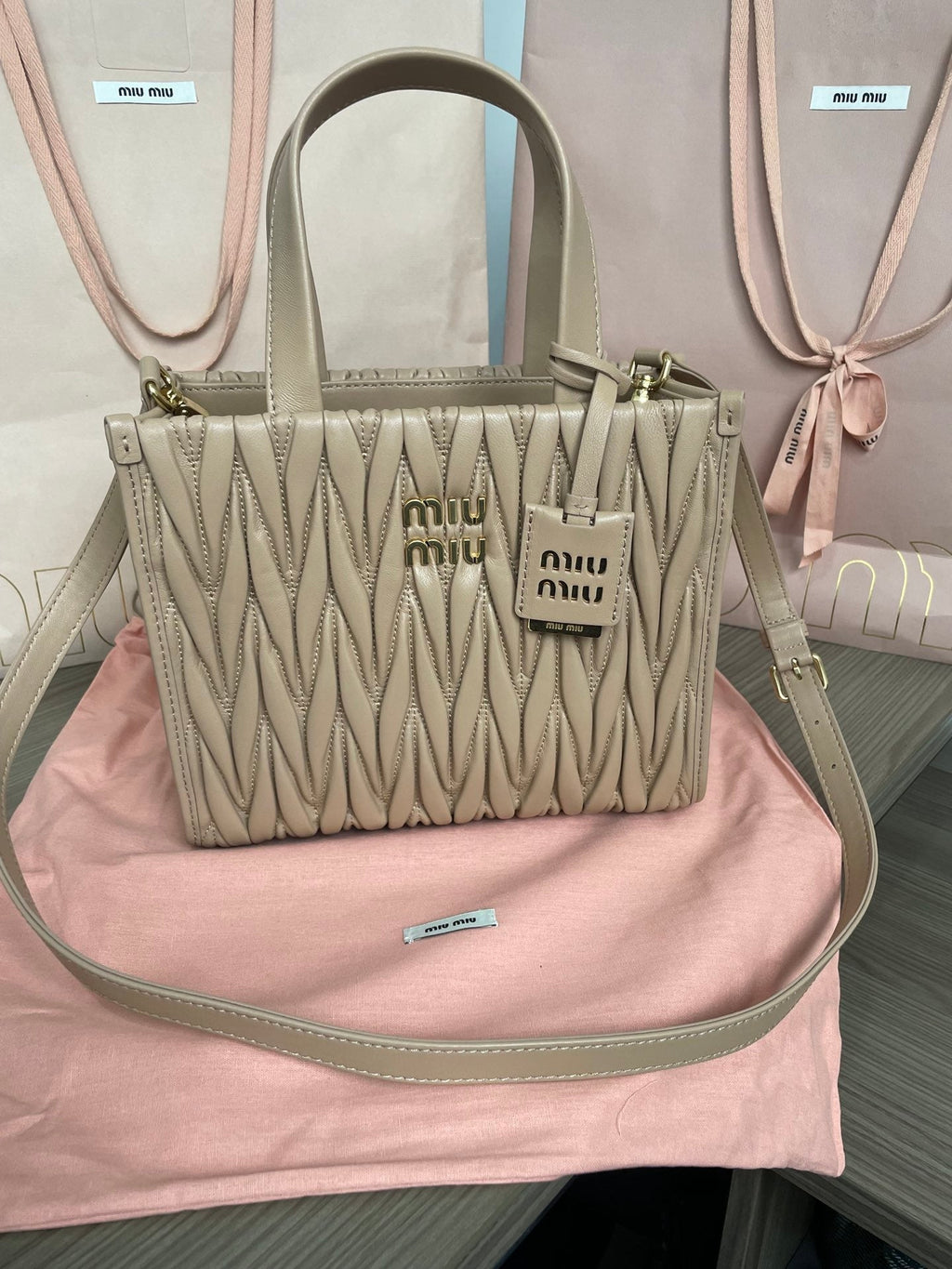 Matelassé Tote Bag 24 in Beige Lambskin