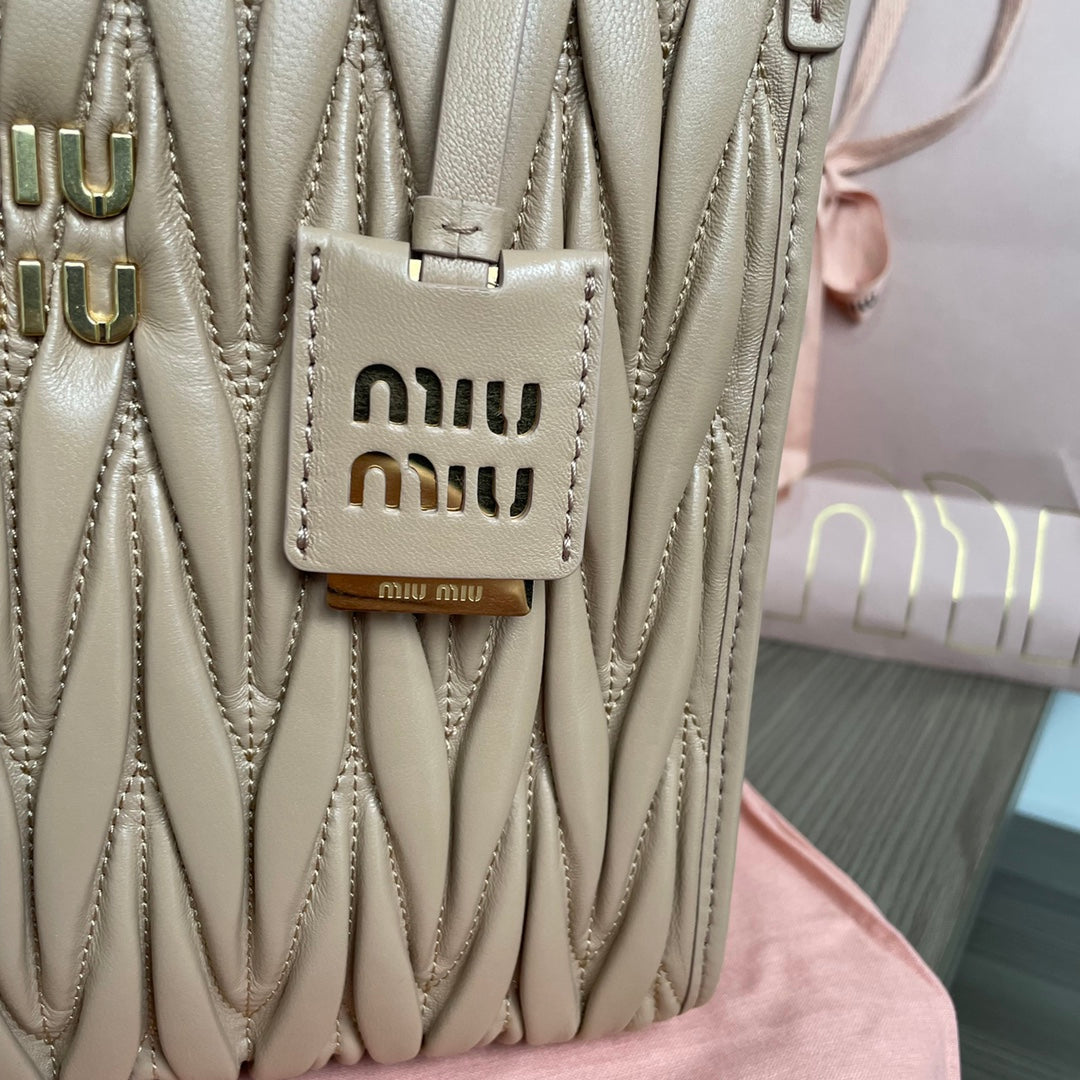 Matelassé Tote Bag 24 in Beige Lambskin