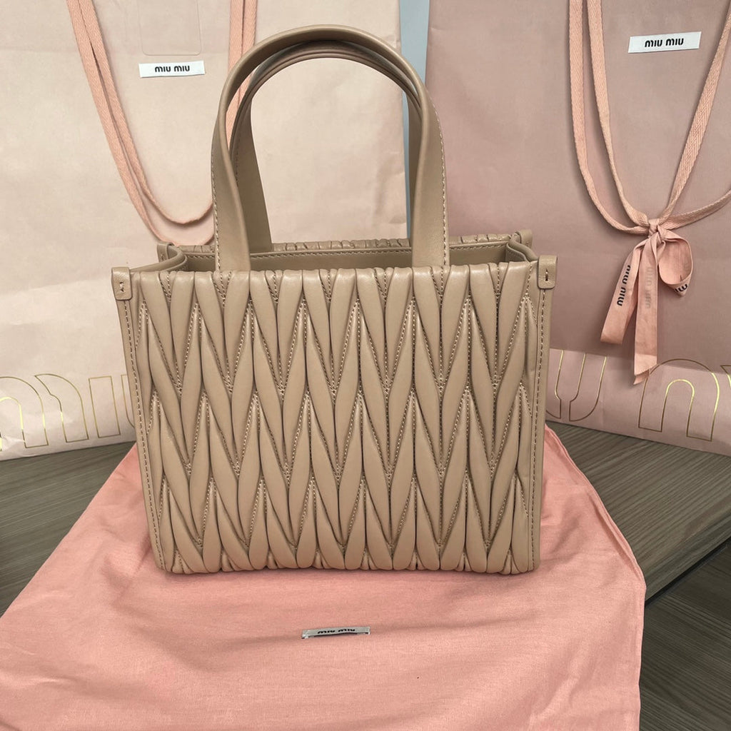 Matelassé Tote Bag 24 in Beige Lambskin