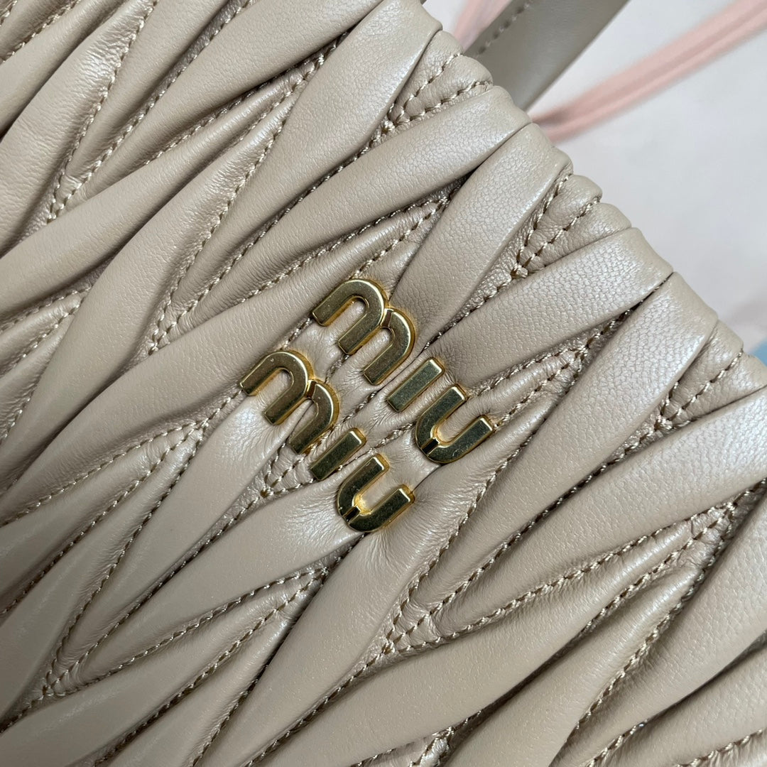 Matelassé Tote Bag 24 in Beige Lambskin