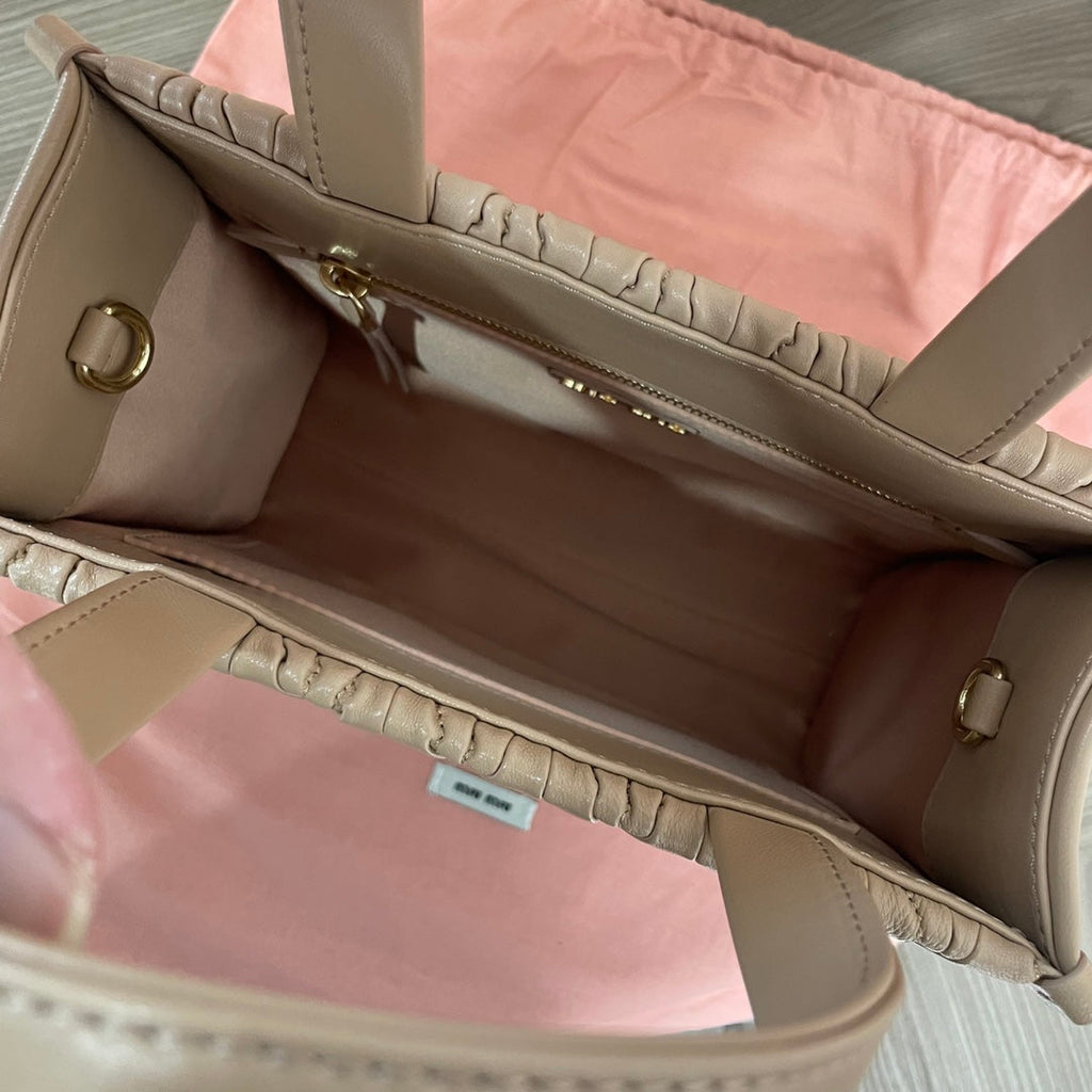 Matelassé Tote Bag 24 in Beige Lambskin