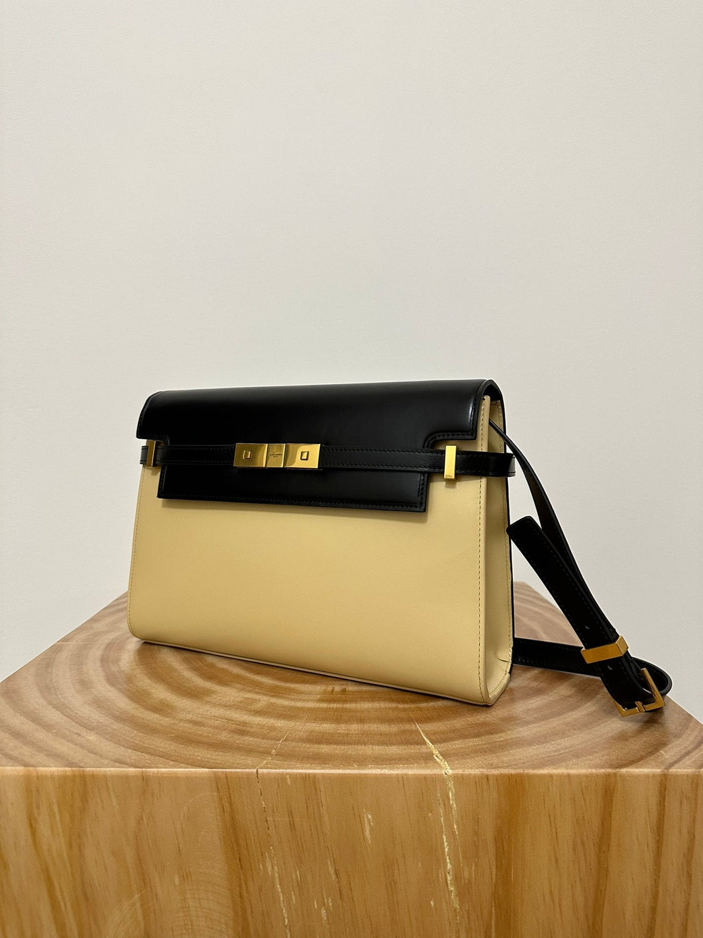 Saint Laurent Manhattan 29 Top-Handle in Smooth Black Beige Calfskin Bag