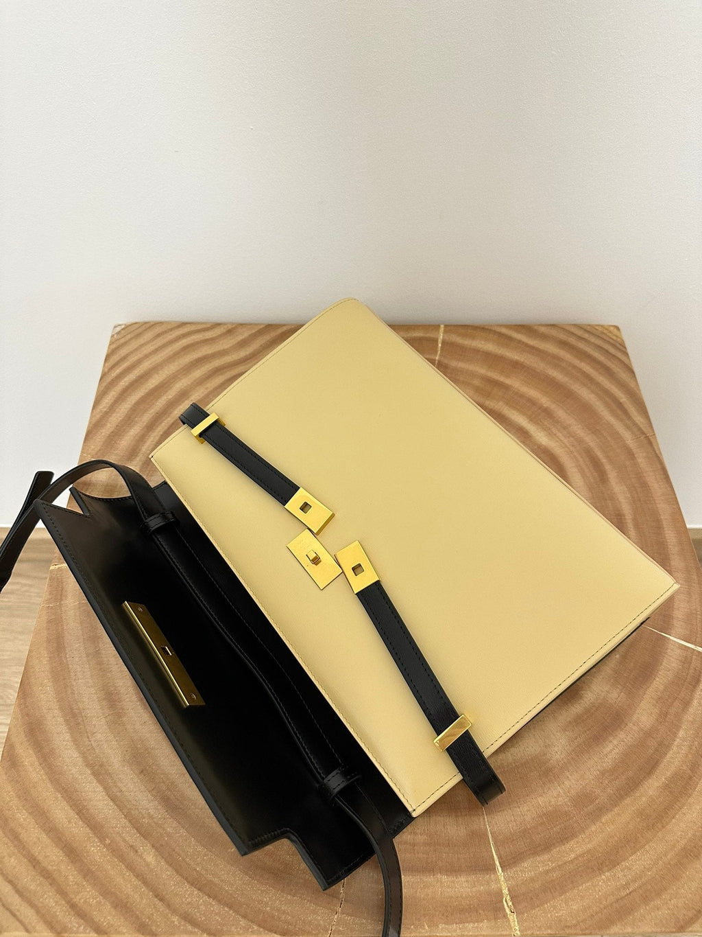 Saint Laurent Manhattan 29 Top-Handle in Smooth Black Beige Calfskin Bag
