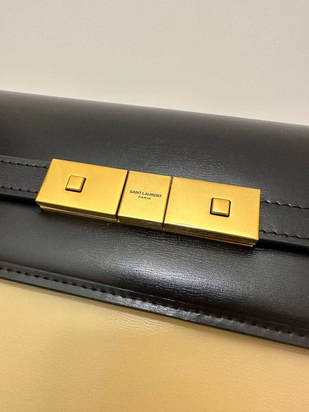 Saint Laurent Manhattan 29 Top-Handle in Smooth Black Beige Calfskin Bag