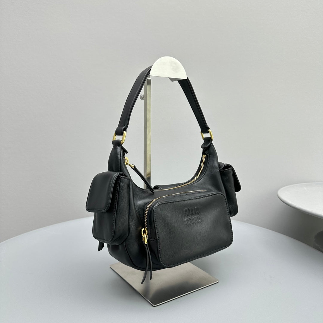 Pucket Bag 21 in Black Calfskin