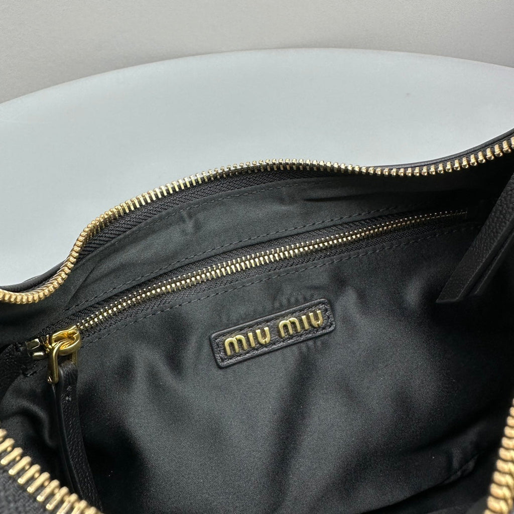 Pucket Bag 21 in Black Calfskin