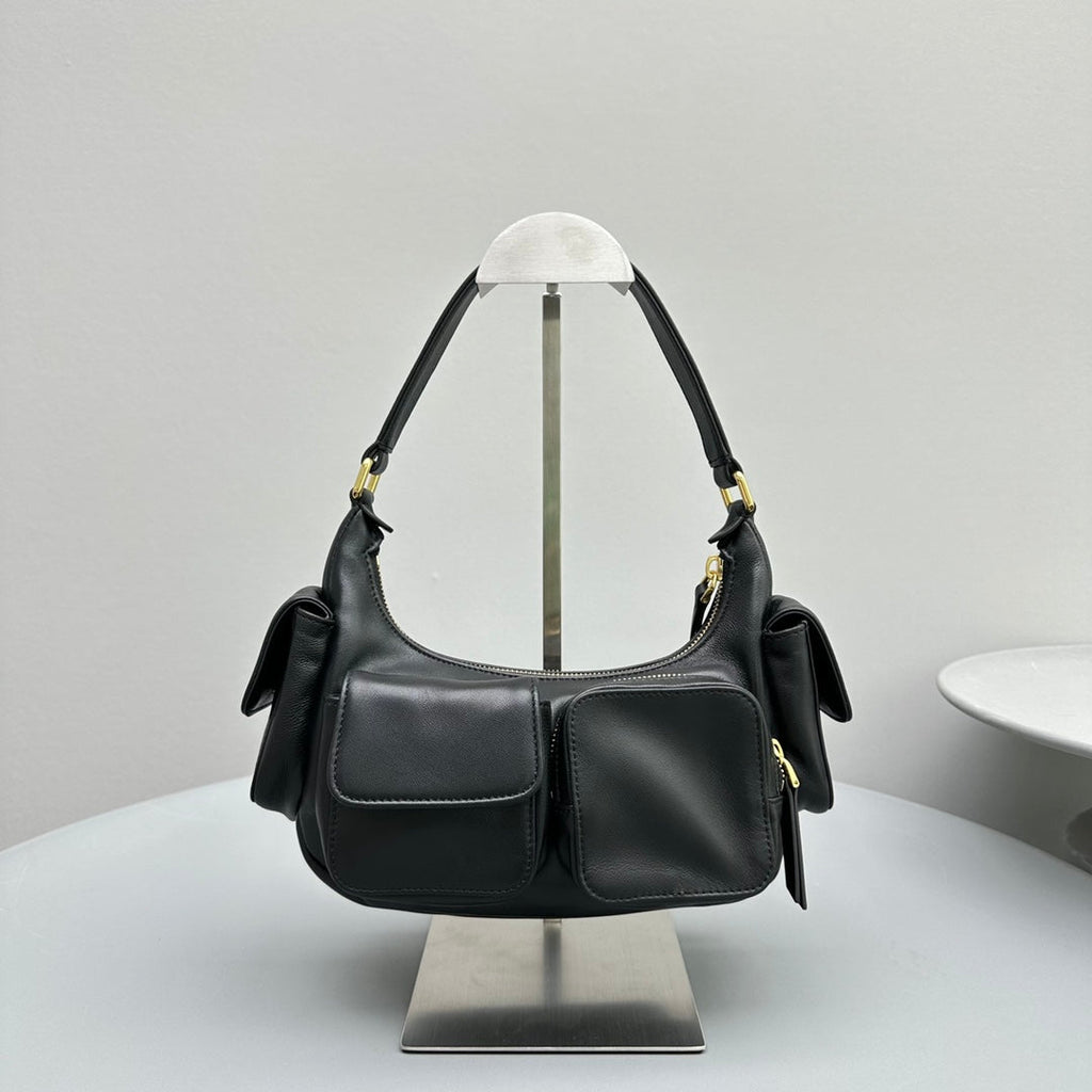 Pucket Bag 21 in Black Calfskin