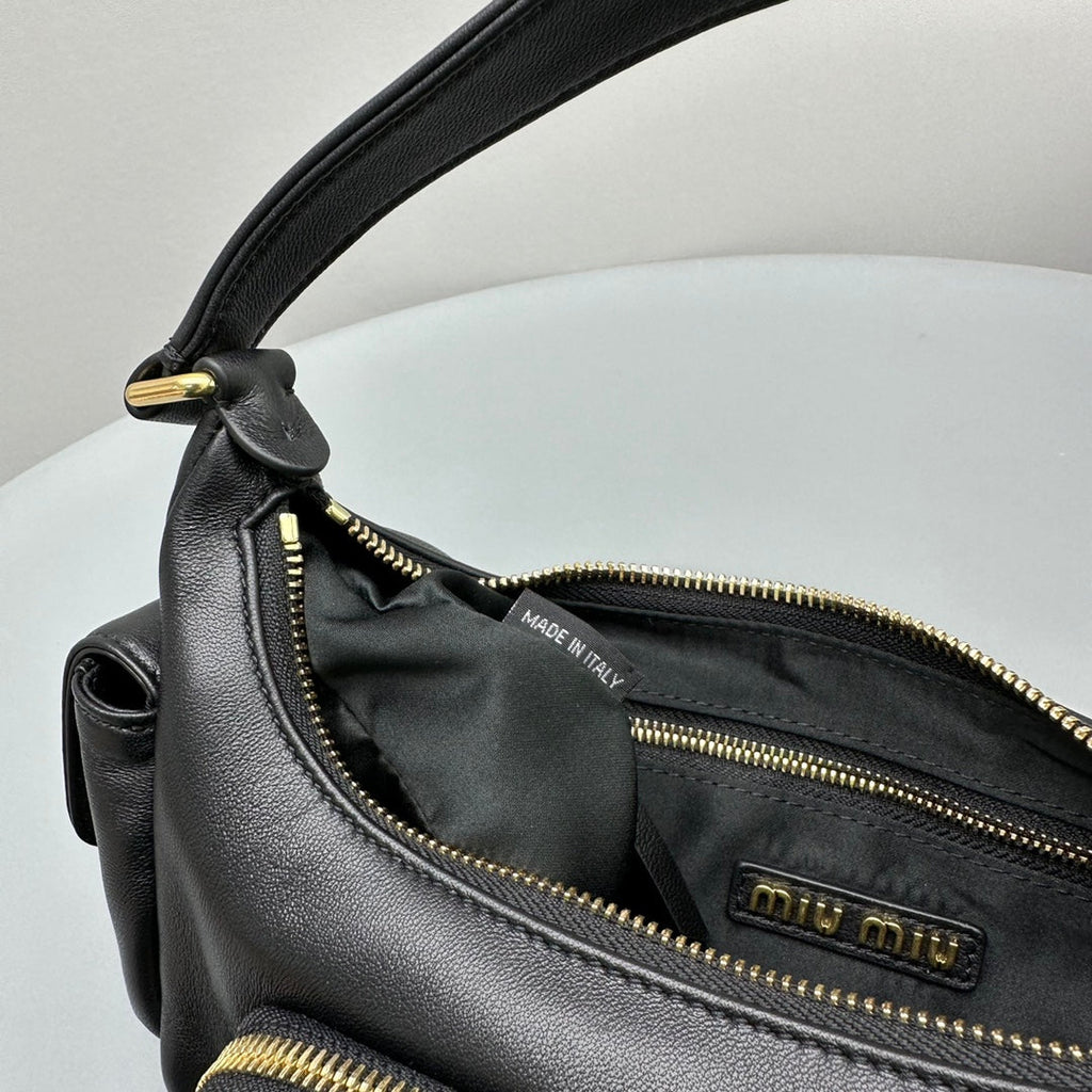 Pucket Bag 21 in Black Calfskin