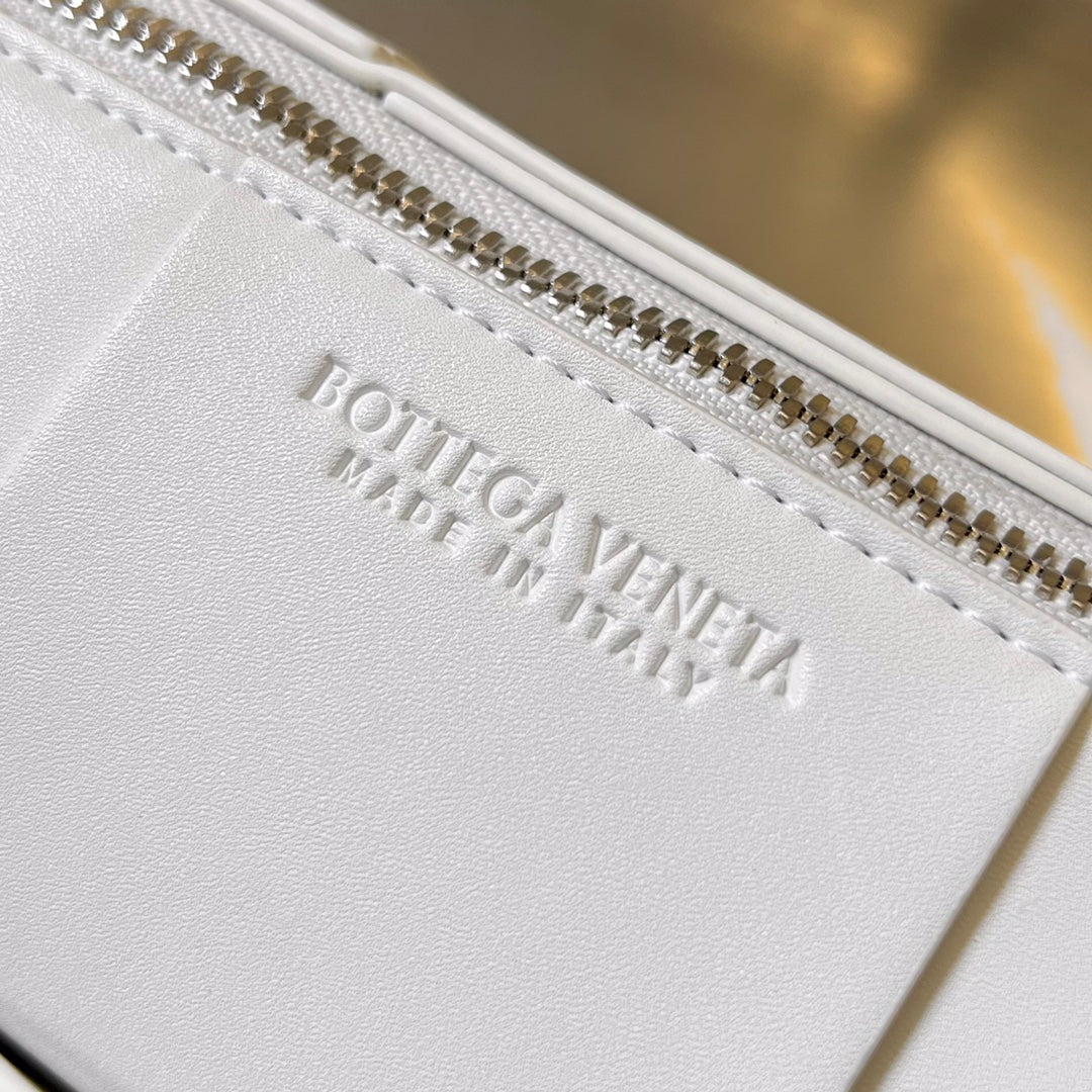 Bottega Veneta Small Cylinder Cassette 21 in White Calfskin Bag