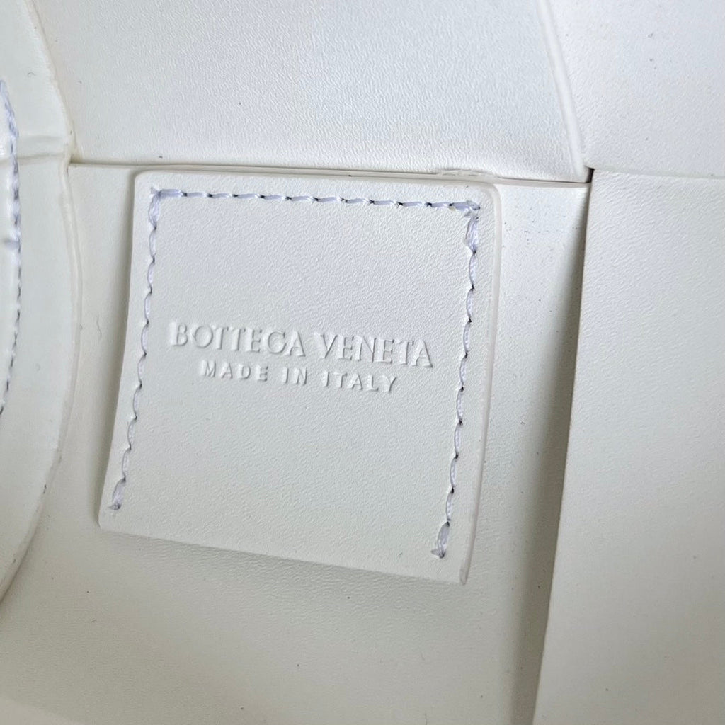 Bottega Veneta Small Cylinder Cassette 21 in White Calfskin Bag