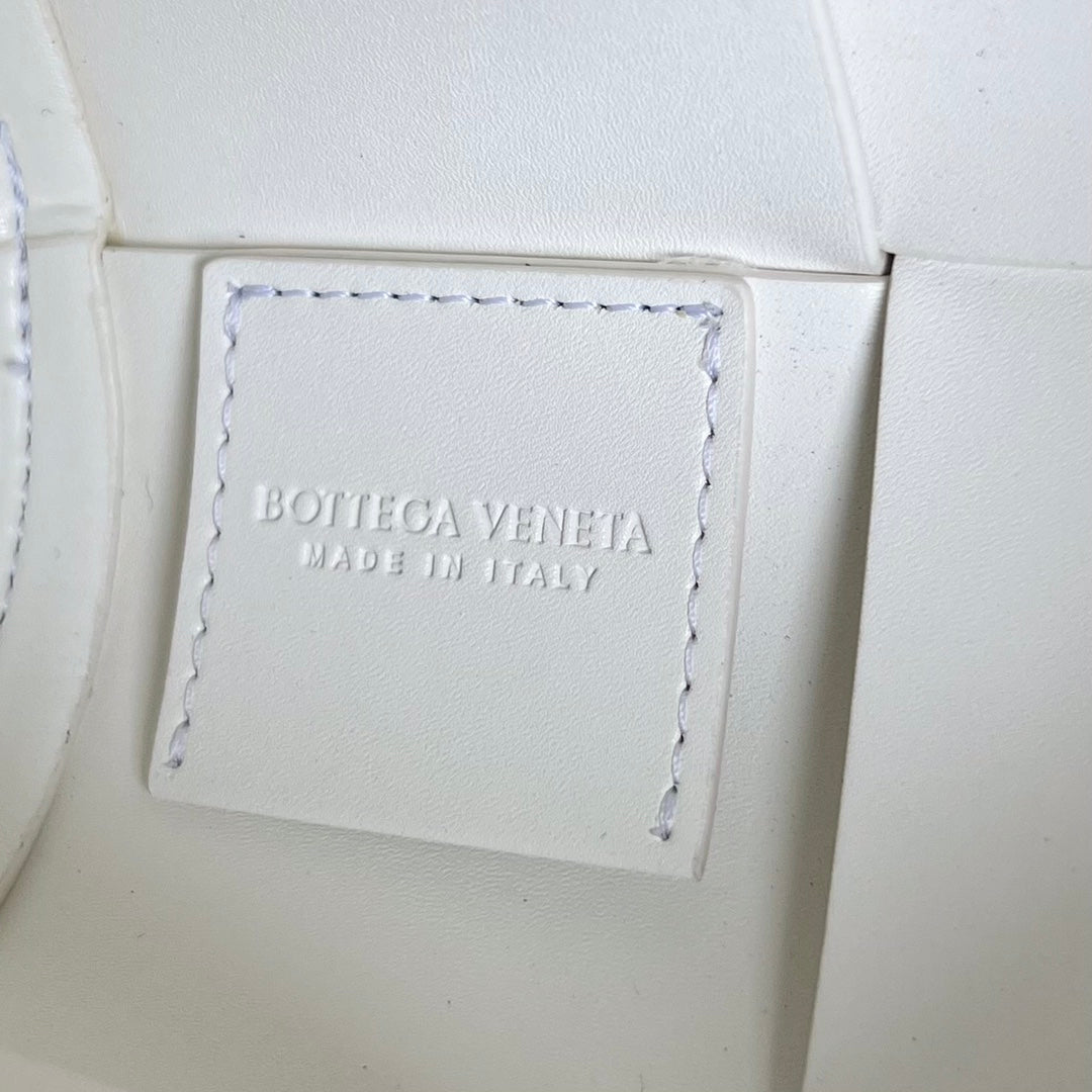 Bottega Veneta Small Cylinder Cassette 21 in White Calfskin Bag