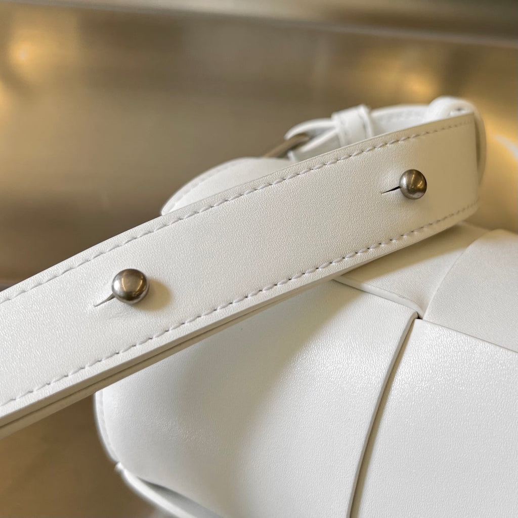 Bottega Veneta Small Cylinder Cassette 21 in White Calfskin Bag