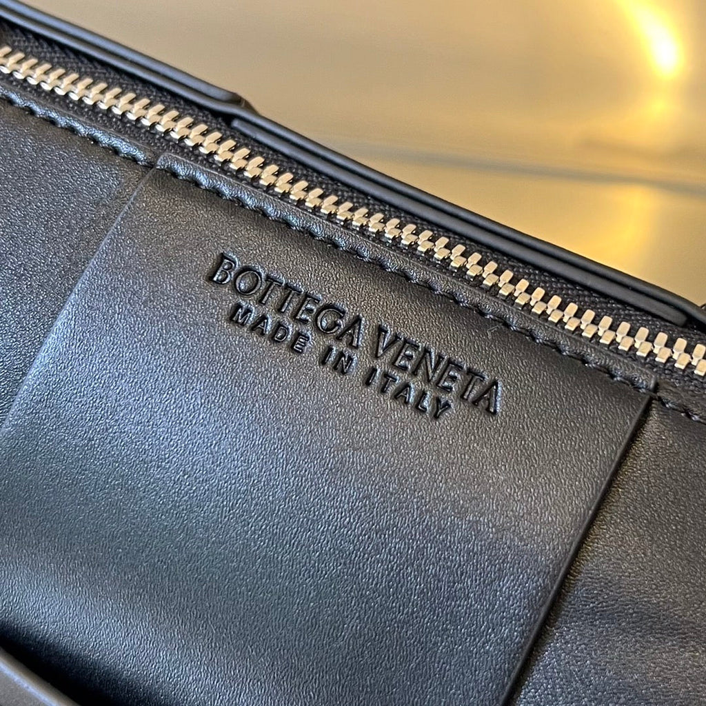 Bottega Veneta Small Cylinder Cassette 21 in Black Calfskin Bag