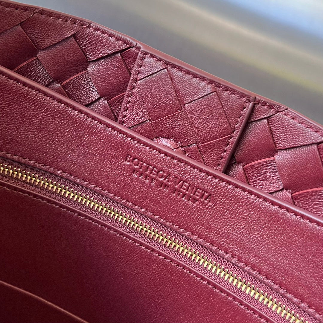 Bottega Veneta Medium Andiamo 32 in Burgundy Lambskin Bag