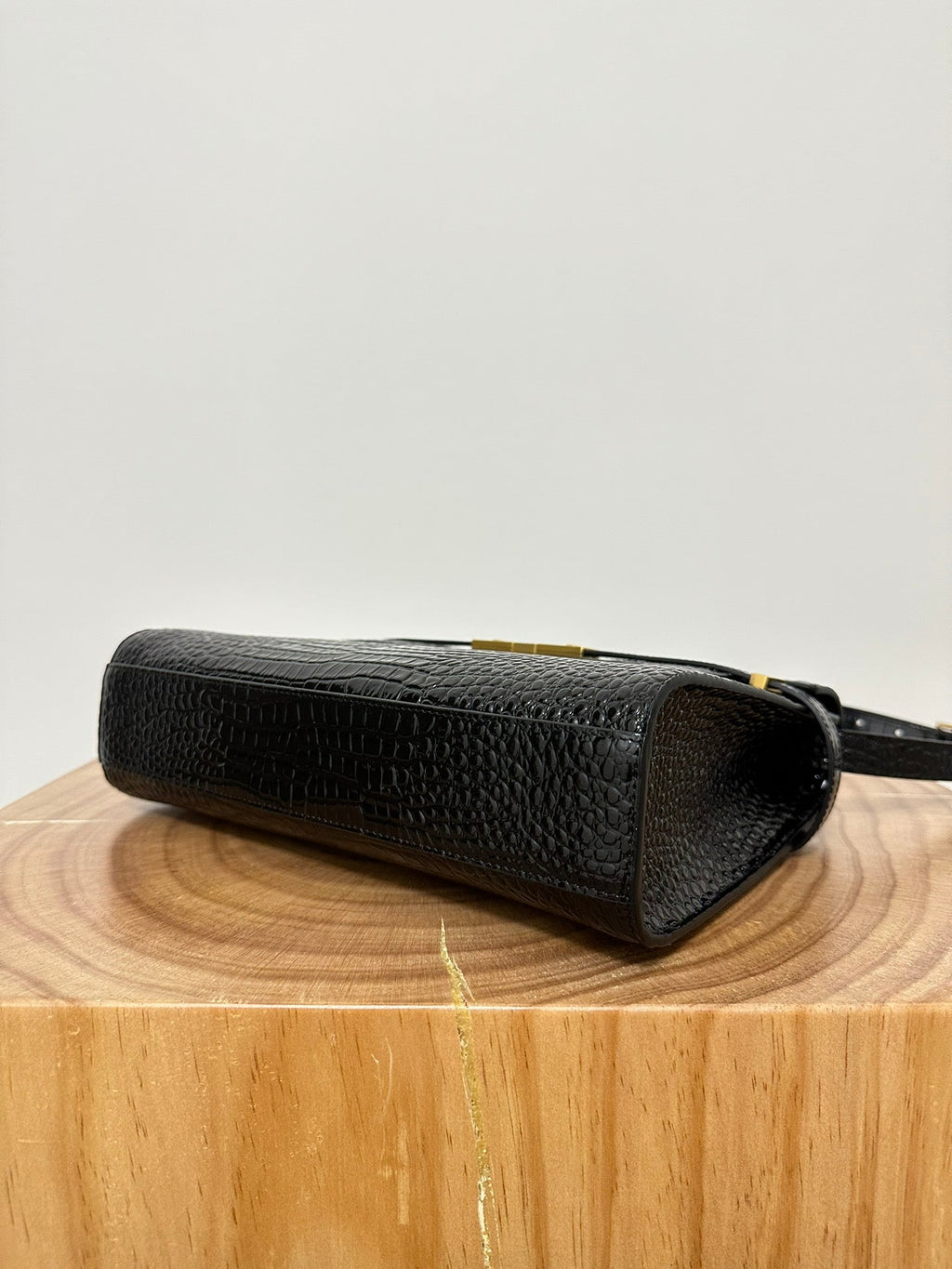 Saint Laurent Manhattan 29 Top-Handle in Crocodile Black Calfskin Bag