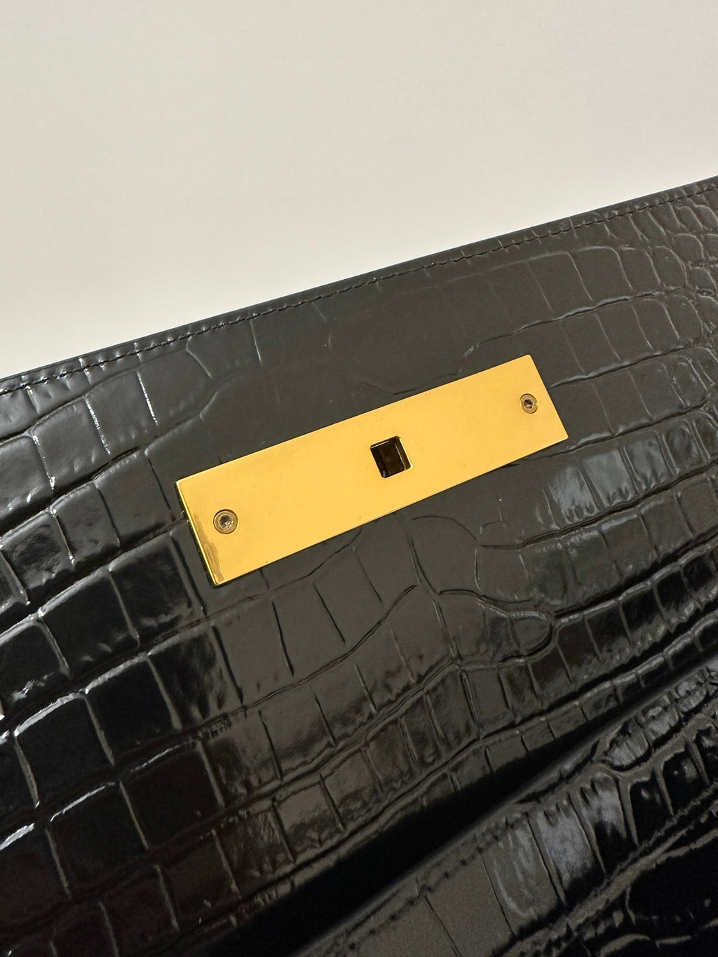 Saint Laurent Manhattan 29 Top-Handle in Crocodile Black Calfskin Bag