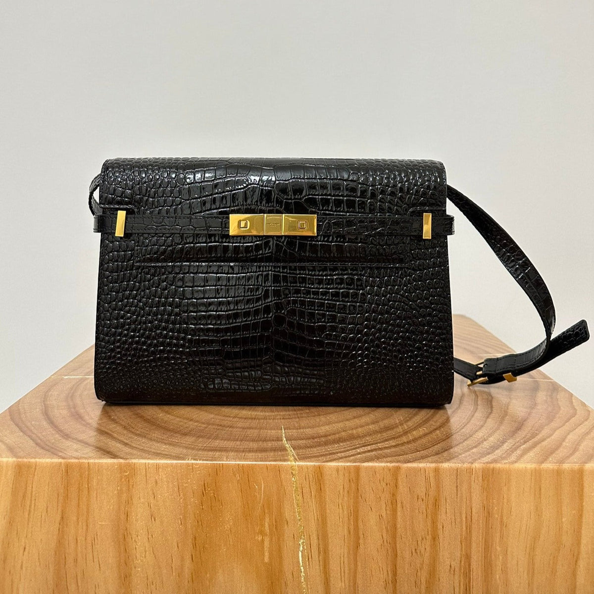 Saint Laurent Manhattan 29 Top-Handle in Crocodile Black Calfskin Bag