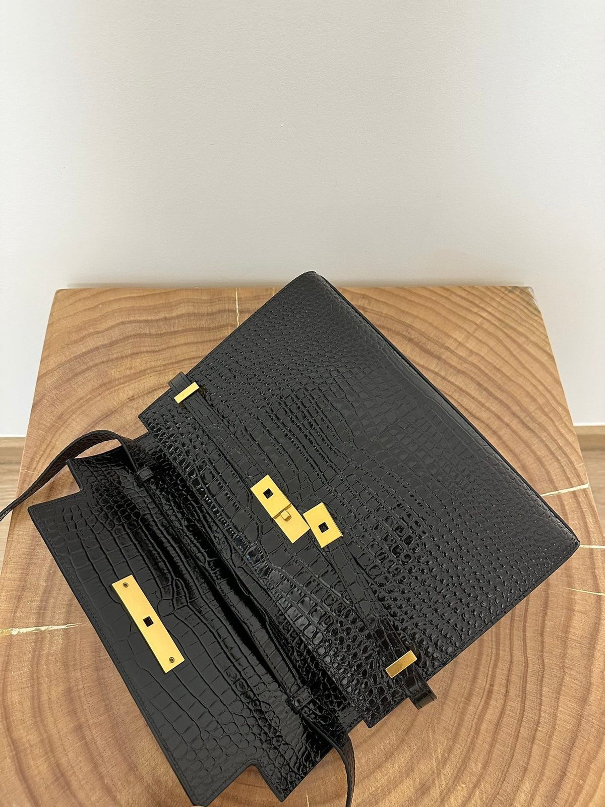 Saint Laurent Manhattan 29 Top-Handle in Crocodile Black Calfskin Bag