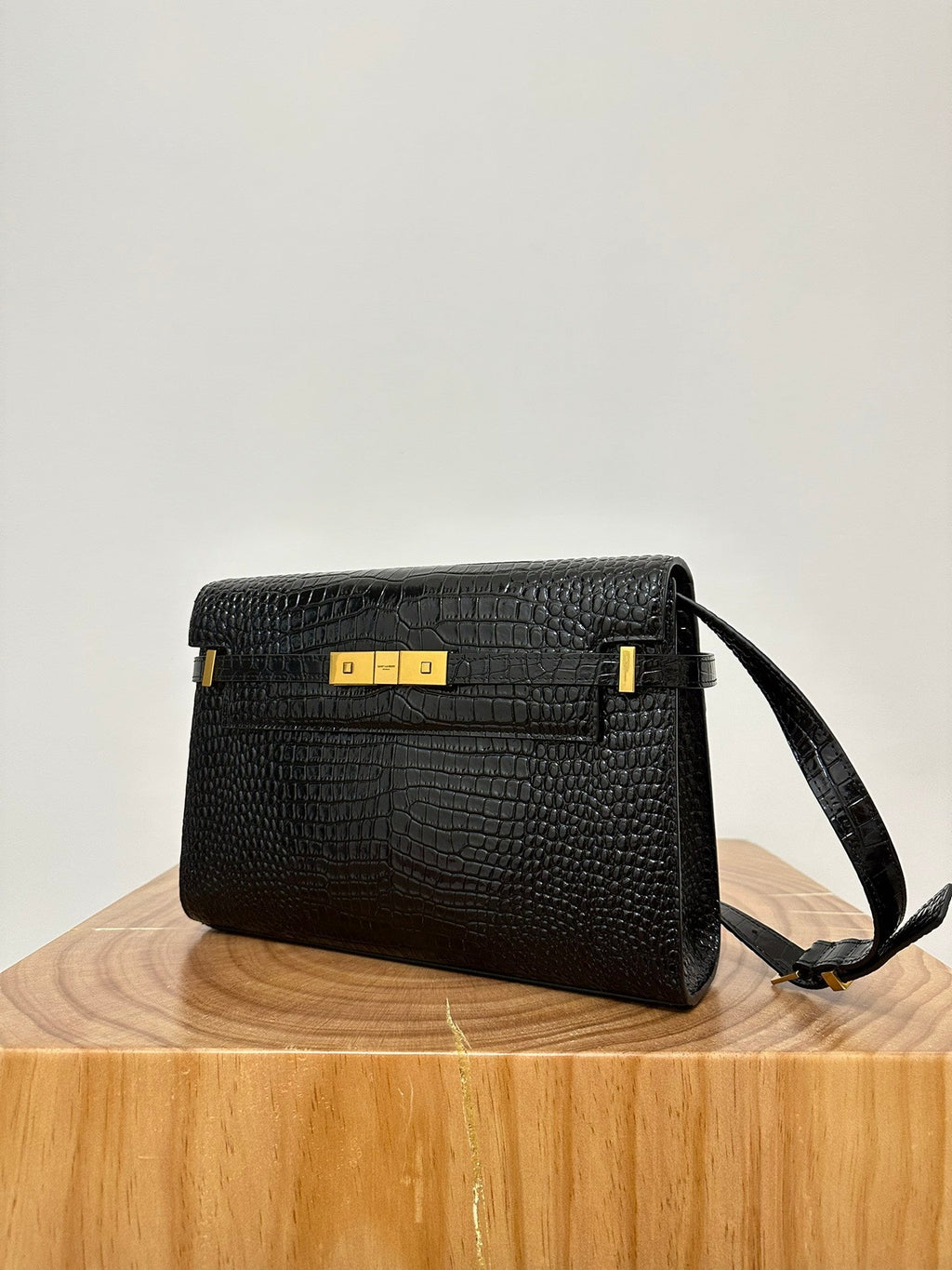 Saint Laurent Manhattan 29 Top-Handle in Crocodile Black Calfskin Bag